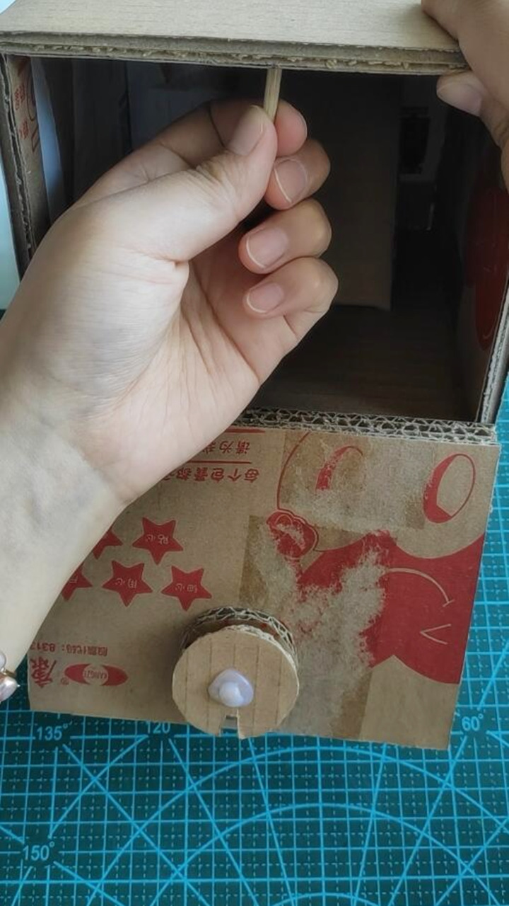 用3个圆形纸板做的密码锁.