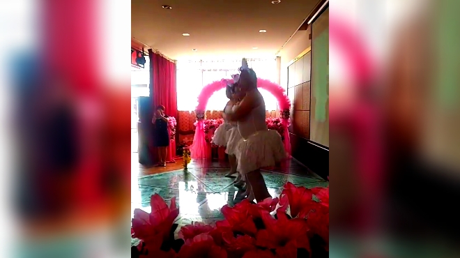 不止有恶搞伴娘,伴郎也难幸免