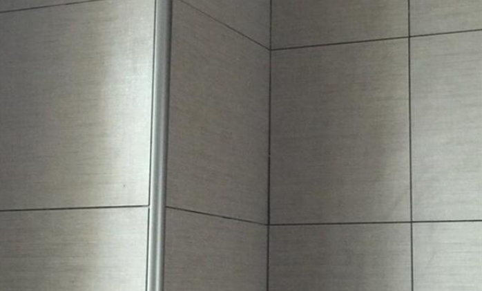 瓷砖碰角有没有难度?师傅说难度很大,可邻居却说不用做了