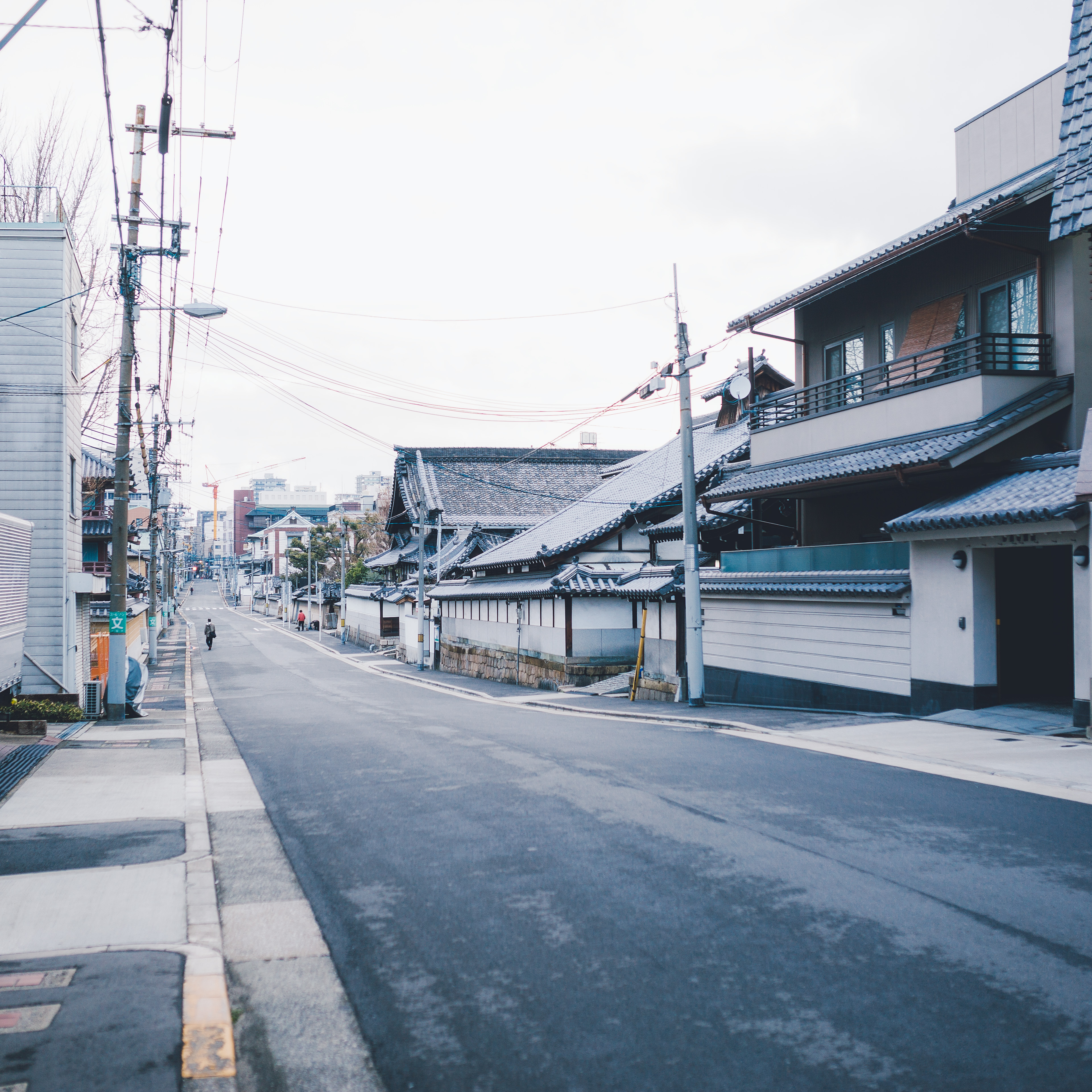 早六点的日本关西,似一座空城,拍不完的街景,让人流连忘返的城