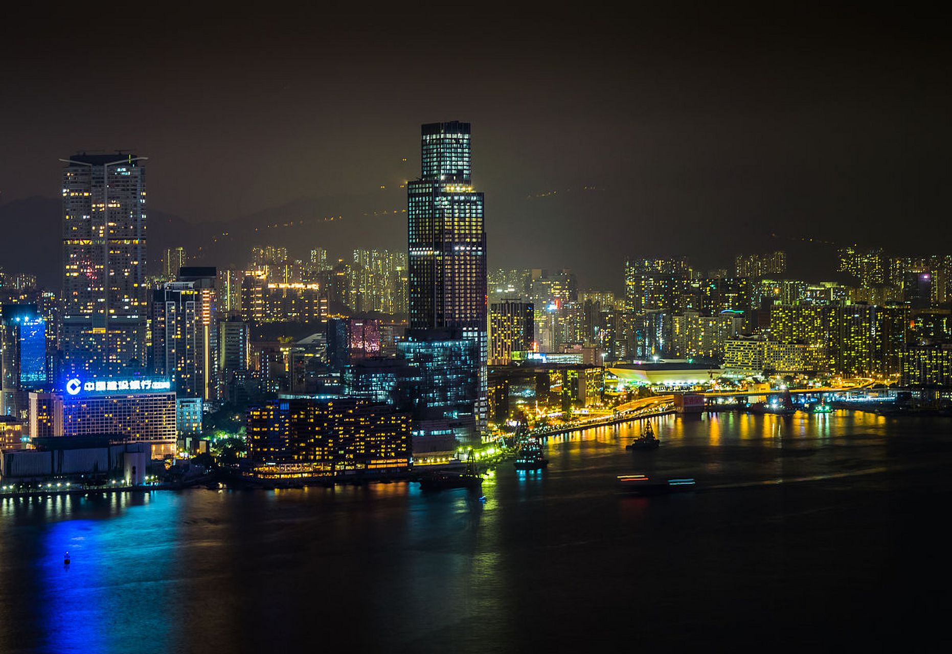 95来香港,一定不能错过的就是维多利亚港的夜景,真的太美啦!