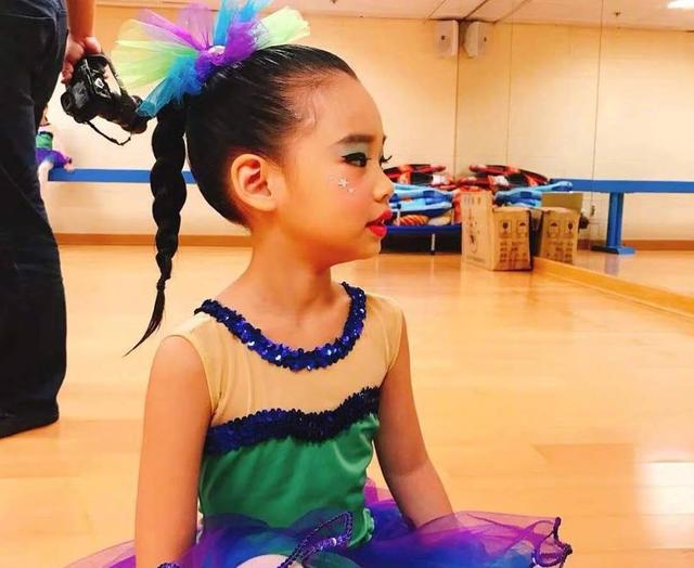女儿参加舞蹈比赛,小s狂更状态全程直播,"舞蹈皇后"后继有人