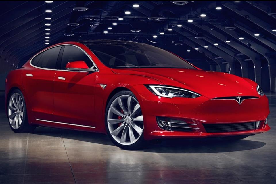 2018年特斯拉model s p100d,配备双电动马达和100kwh电池