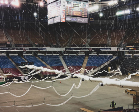 国王官方发布球队旧主场能量平衡球馆改建医院的建设照片