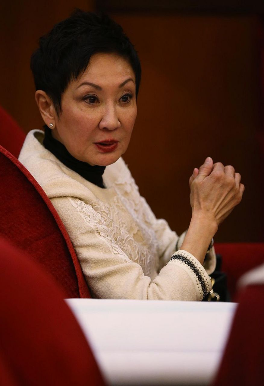 "美容教母"郑明明以77岁的容颜引发争议.