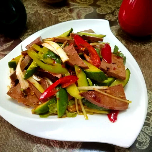 黄瓜拌猪肝,记住这一点,黄瓜更清脆,好吃到不停嘴
