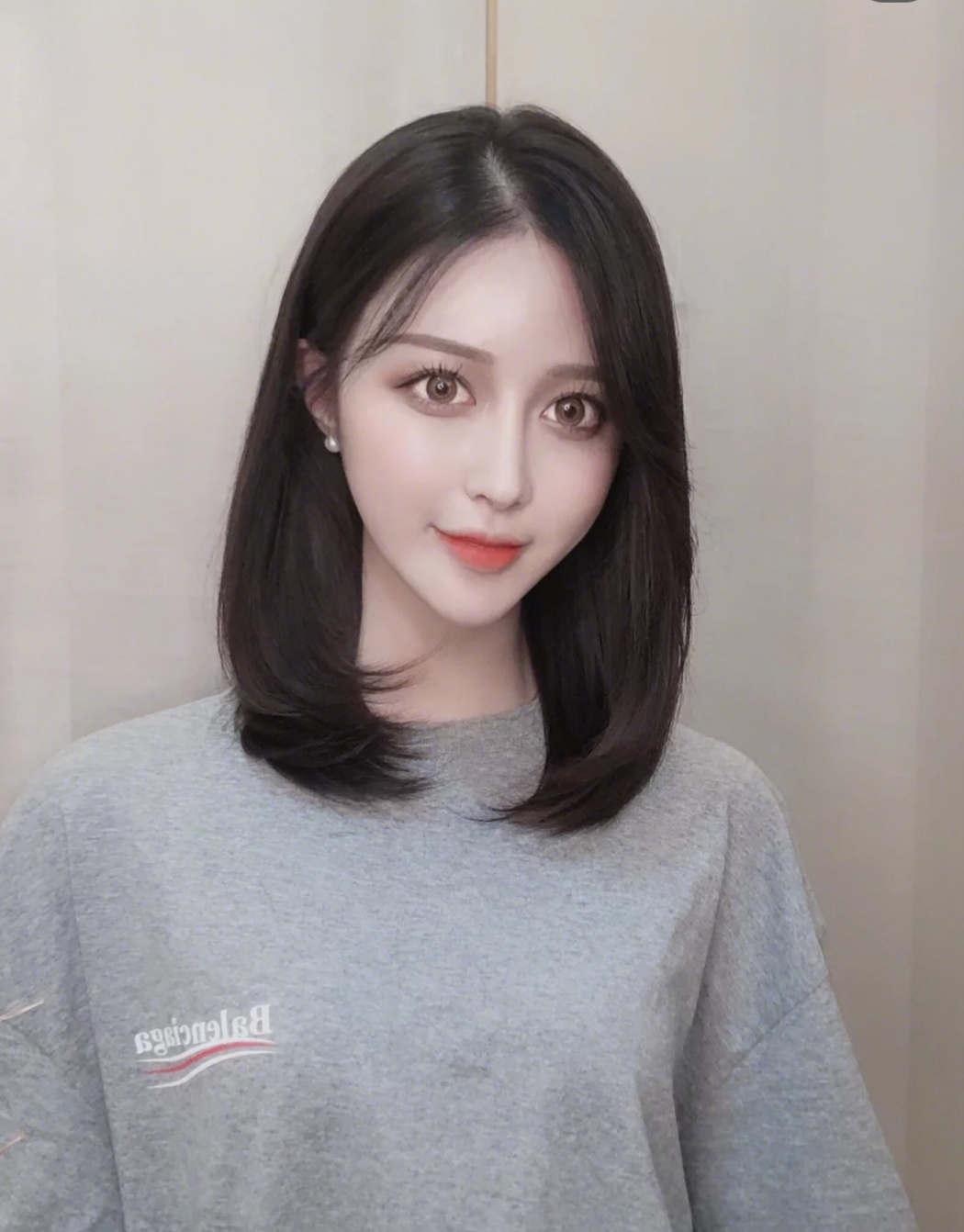 受欢女生迎的五款发型:丸子头可爱,大波浪女神,锁骨烫最流行