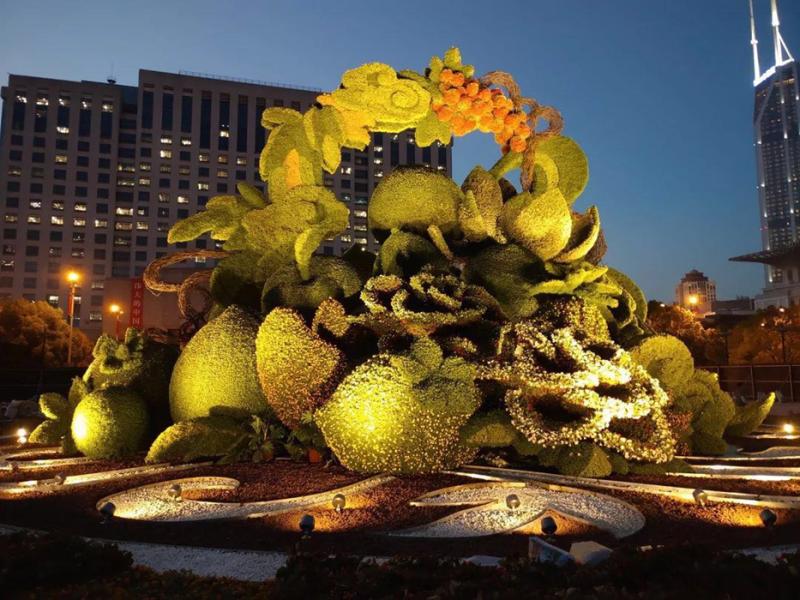 上海用千万盆彩花喜迎国庆 三座巨型立体花坛引注目