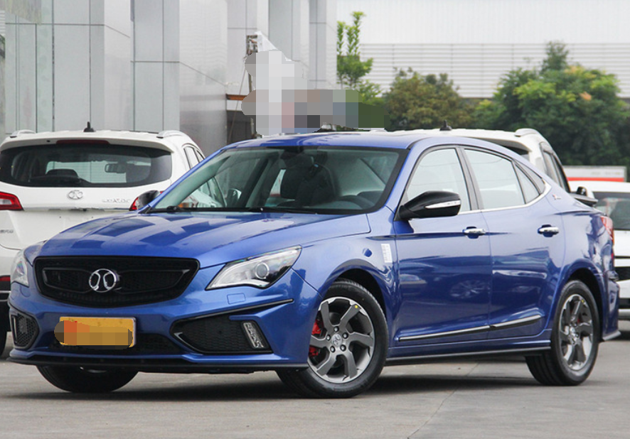 北汽绅宝cc看起来就很上档次,潮流时尚,回头率超高,开着有面子