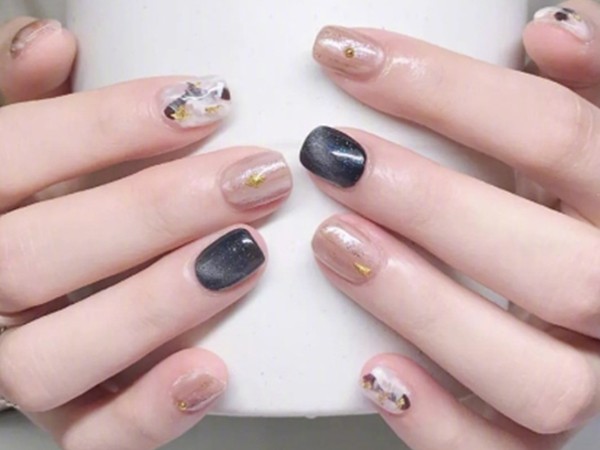 猫眼跳色美甲图片 让你的美甲再好看一点