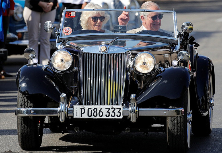 这辆车是英国汽车公司(bmc)产于1953年的mg-td老爷跑车(mg td sports