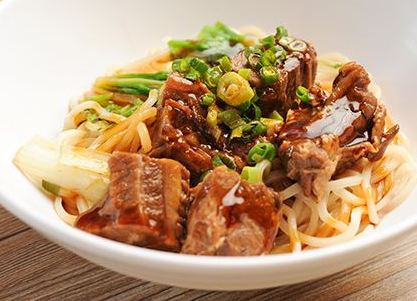 红烧牛肉干拌面,不知道什么时候起来吃干面条,最早是采取一般的汤面加