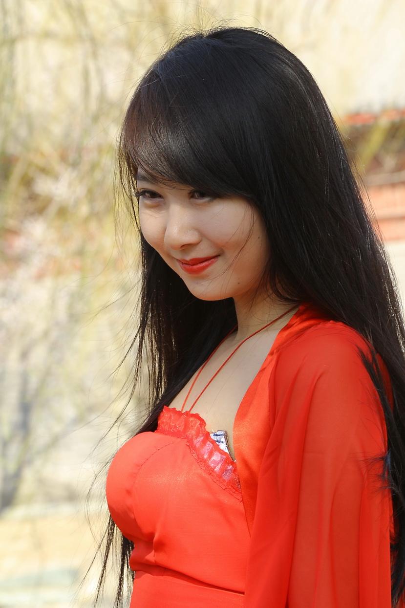 秋日清凉,一袭红衣终倾城