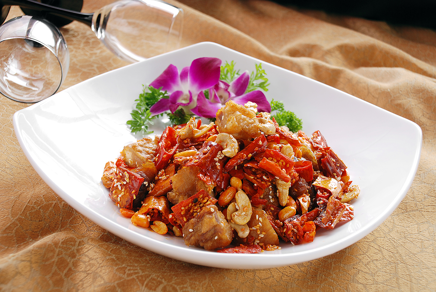 脆椒腰果酥肉:色香味俱全,美味可口,口感饱满