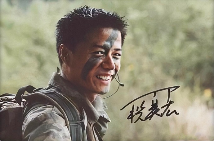团长的wink,可爱又释然得让人心疼 " 我很想去,但这真的不是我的工作"