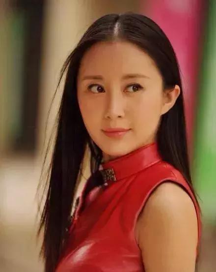 舒畅新照被指像李菲儿又想杨颖,网友:终究还是忍不住整容了