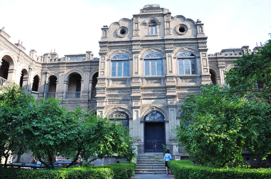 大学的化学学院和成教学院的所在地,因为北师大的辅仁校区地处柳荫街