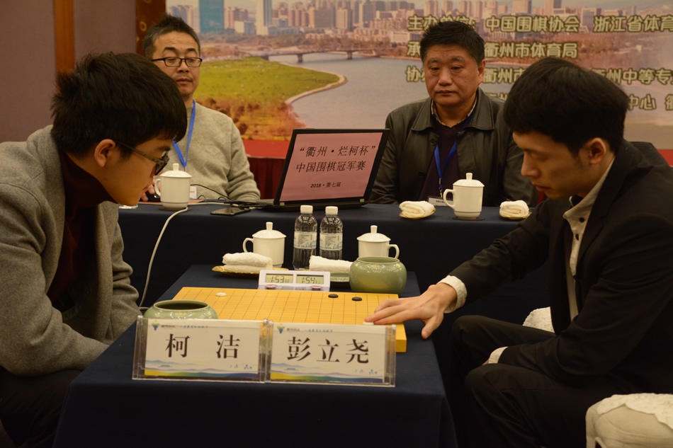 虽然彭立尧是六段柯洁是九段,但从去年首届新奥杯决赛的五番棋可以