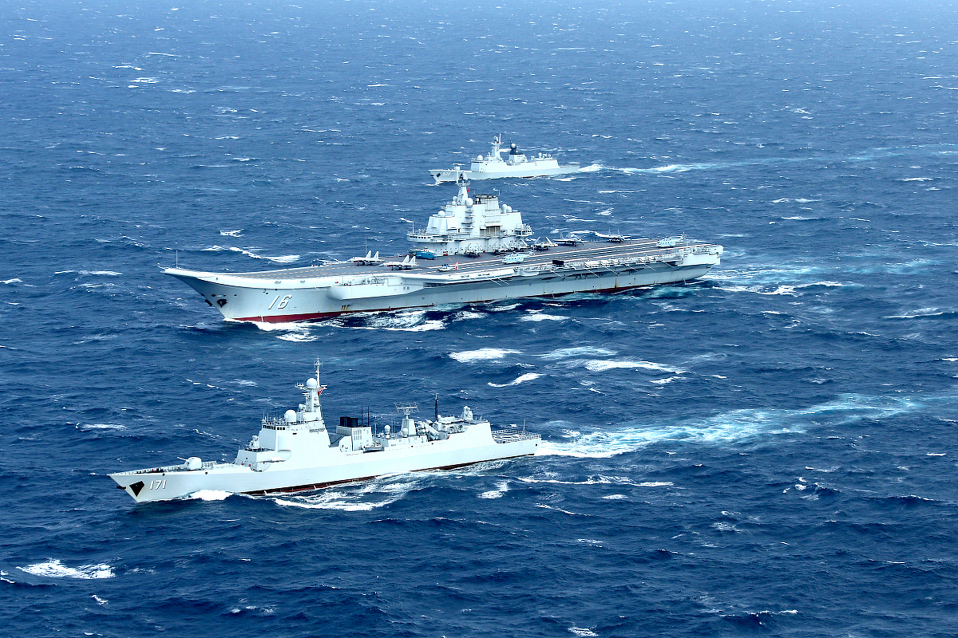 并且这些人还在社交网站上声称中国的军舰就是"样子货",根本不具备