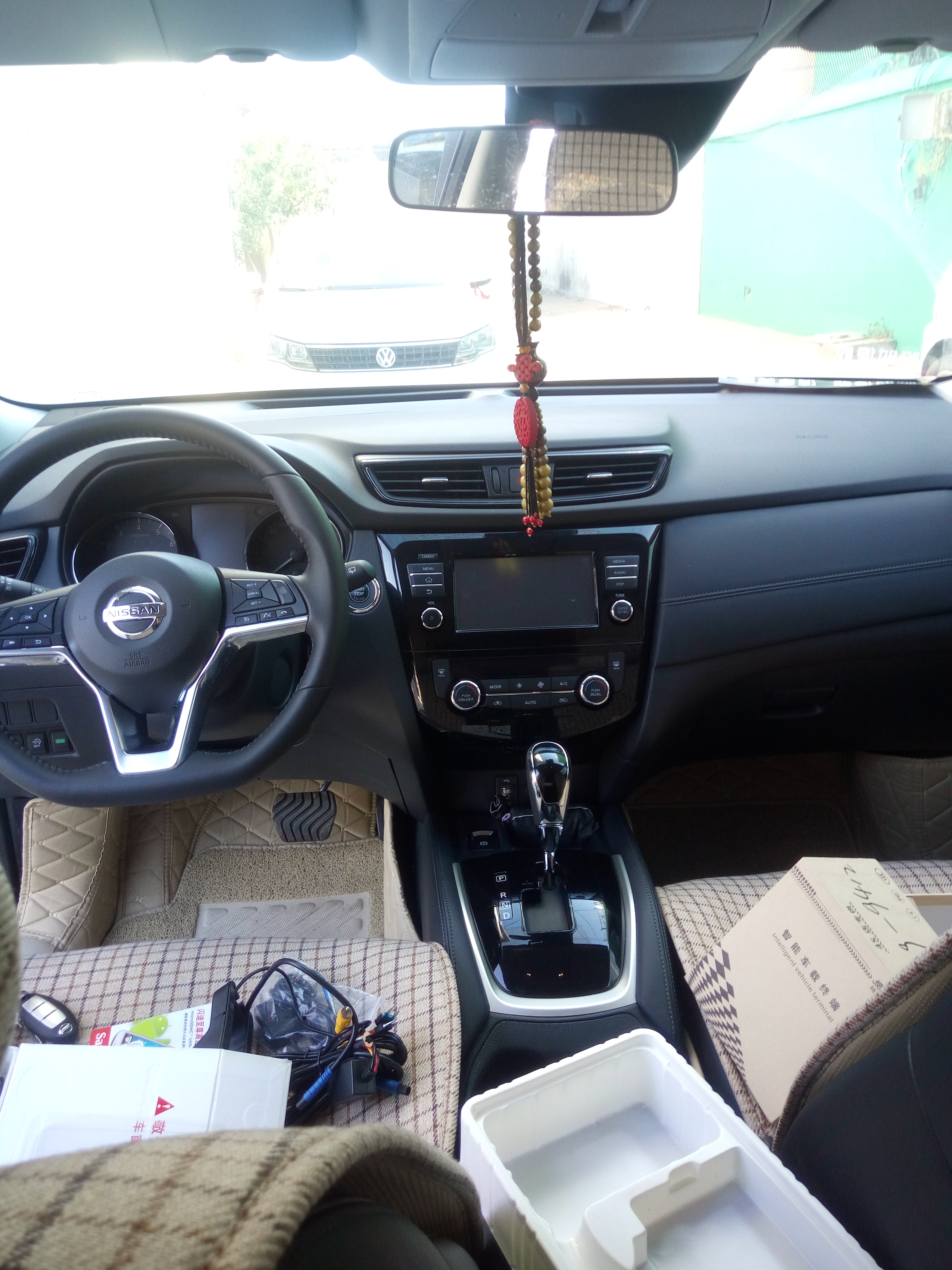 新奇骏汽车改装智能升窗器及门内饰板拆装方法