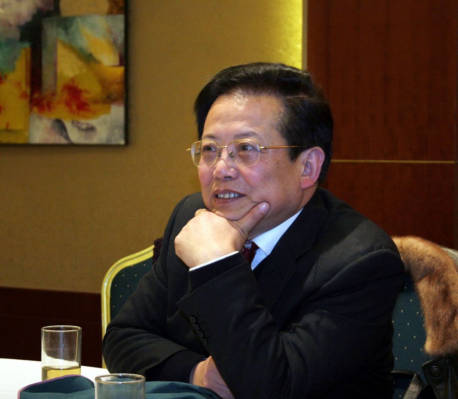 胡司令的围棋达到了上海市业余一流,国际象棋与国内顶尖高手也只存在