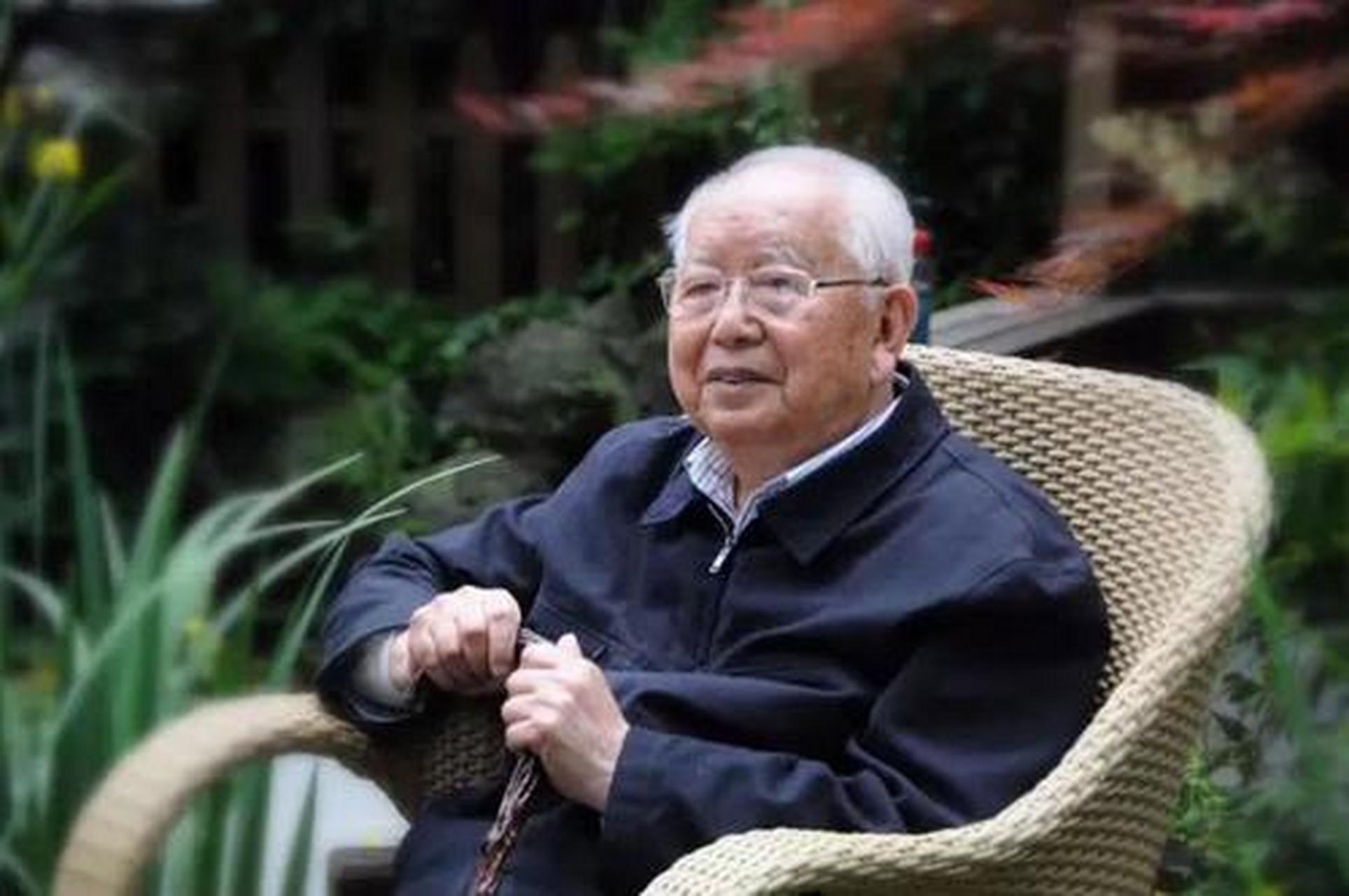 悦读世界#1918年生于浙江宁海一个贫苦农家的王家扬,11岁随长兄王育