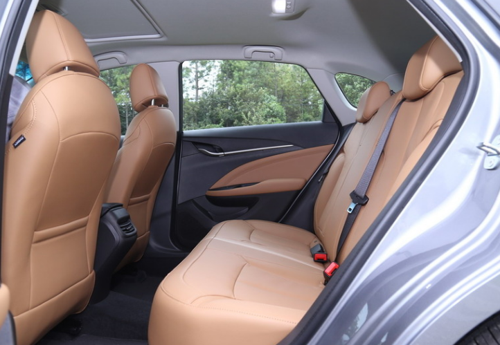 阅朗后排空间自己体验得很少,听做过我车的人说很不错,在同等级车中