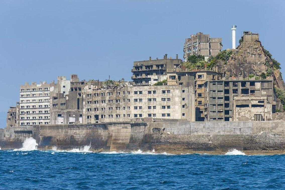 日本一座废弃的小岛,遍布高楼却无人居住,如今成了"鬼岛"!