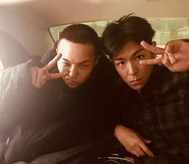 权志龙31岁生日 top崔胜铉晒二人合影为其庆生