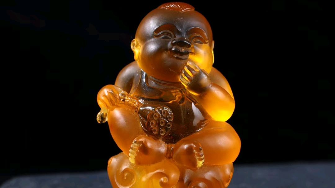 蜜蜡雕刻武圣关公,义气凛然,忠义仁勇