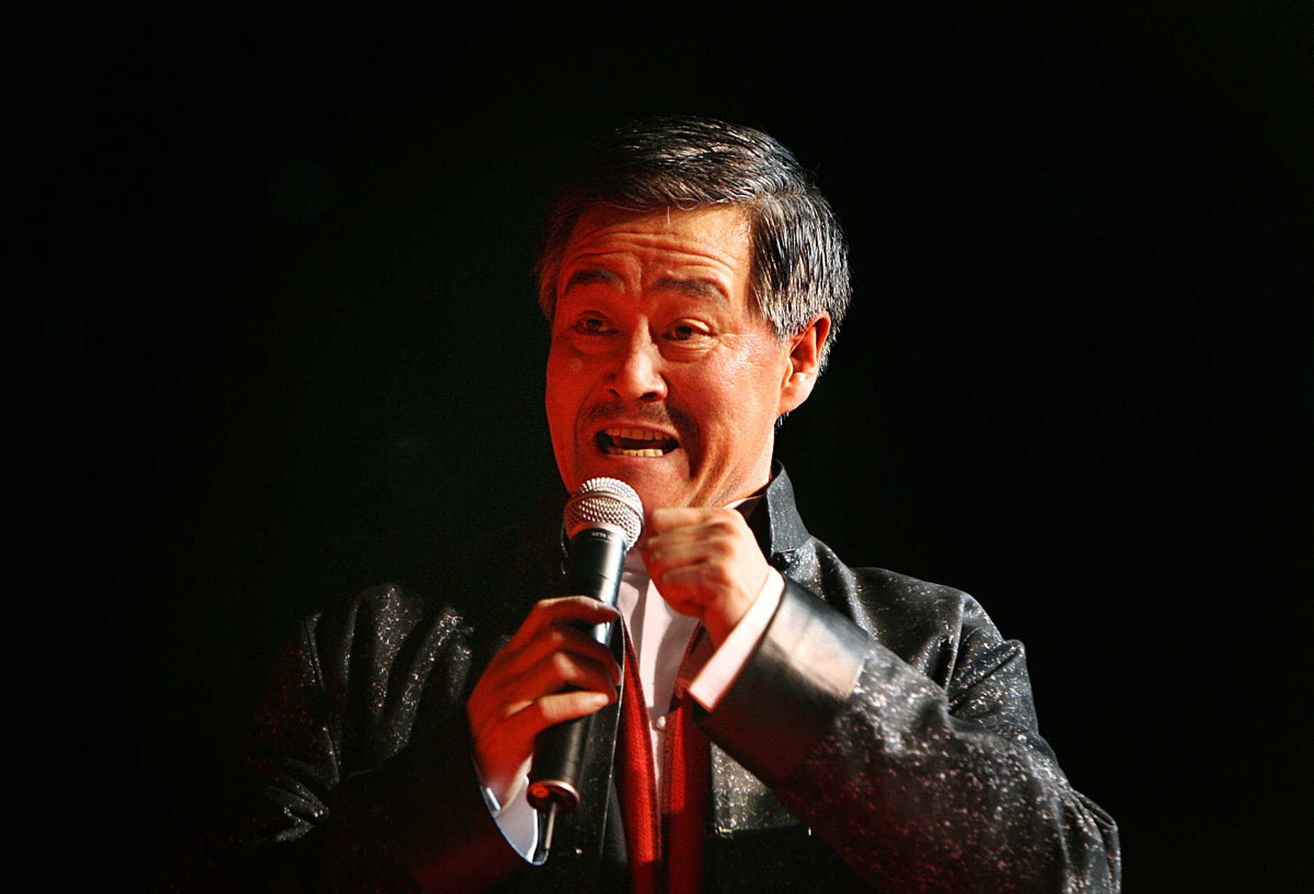 近日,赵本山现身澳门国际喜剧节,携爱徒宋小宝一同出席了此次盛会.