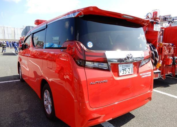 日本"埃尔法"消防车,全身红色很喜庆,网友:引入国内又要加价