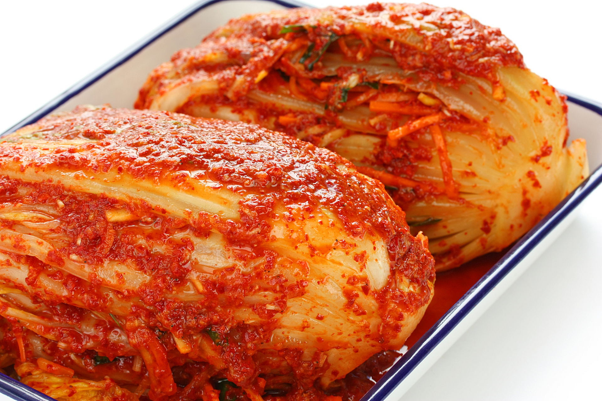 泡菜(kimchi)作为韩国传统美食的代表之一,不仅在韩国家庭中常见,也