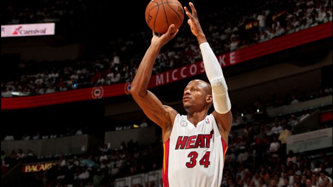 6块腹肌清晰可见!雷阿伦晒出健身图,球迷:下赛季回归?