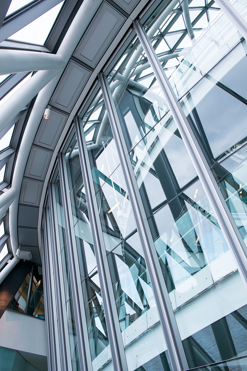 电梯轿厢静音风扇是一种专门用于电梯轿厢内的高效静音风扇,其主要