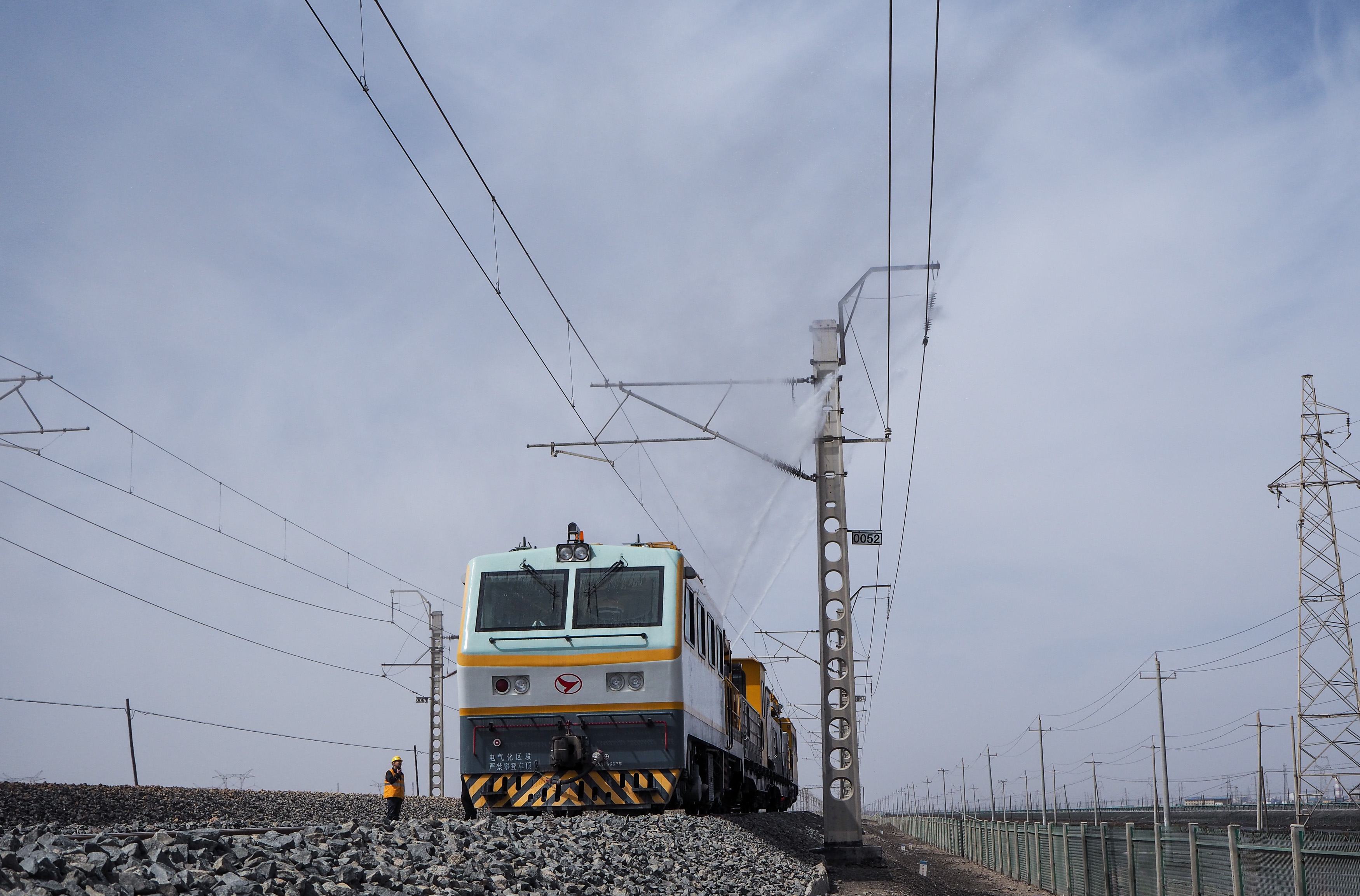 图文互动)(2)开拓雪域高原的梦想之路——来自青藏铁路的蹲点报告
