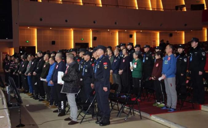 内蒙古一34人涉黑团伙受审 涉案80起18项罪名