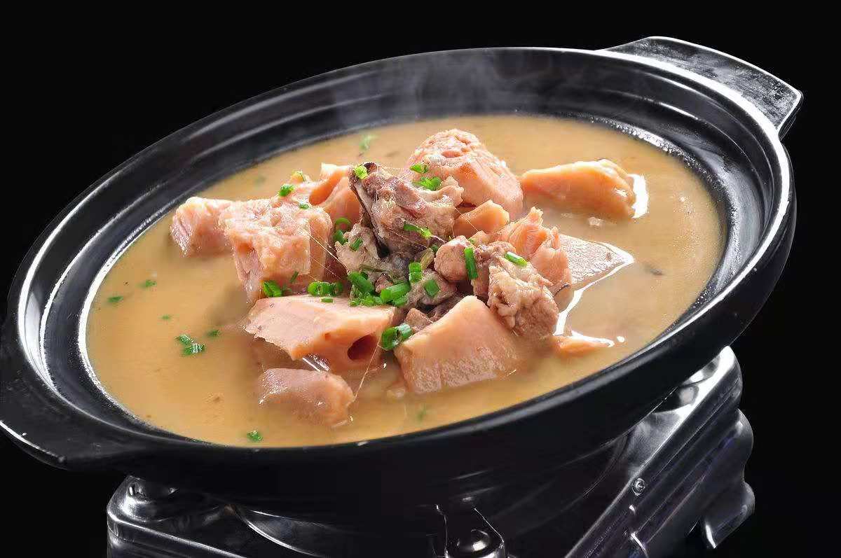 一个家常菜,排骨炖莲藕送给大家 你做过这个菜吗?