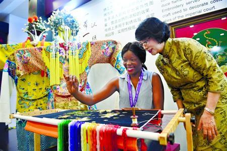 汉绣楚凤腾起九头鸟豪情