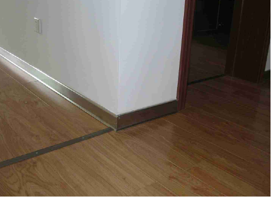 越来越多人家里墙角都装上踢脚线了,美观又实用,聪明人一看就懂