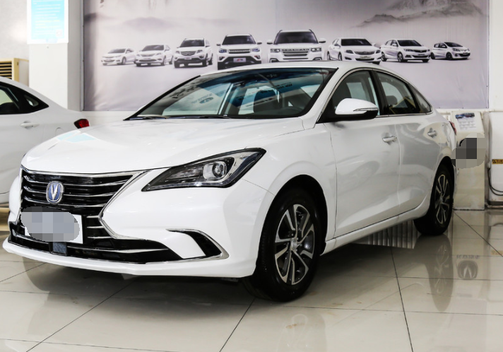 逸动,外形显着沉稳大气,车身看起来极具现代感