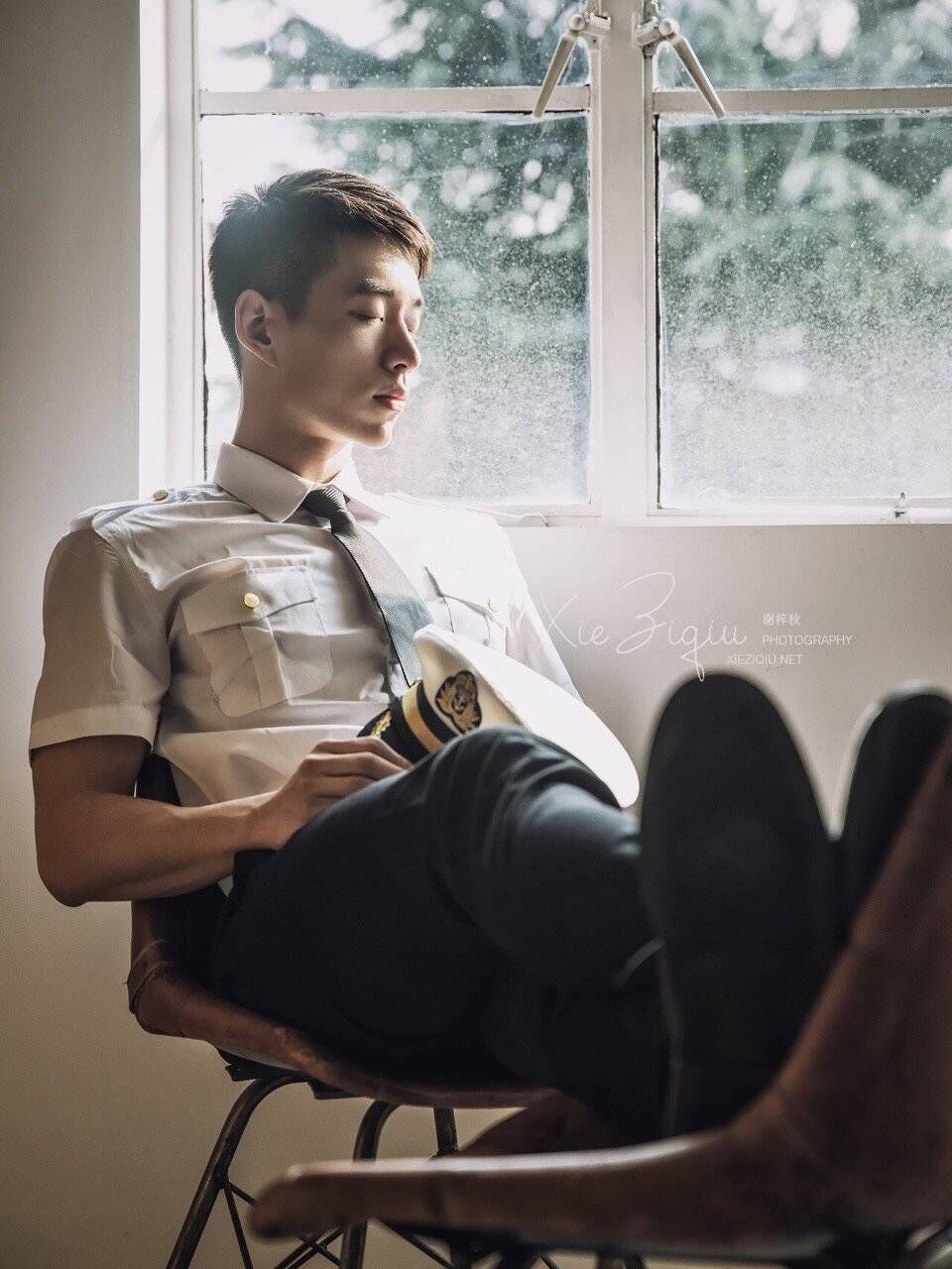 谢梓秋:180.cm的肌肉空少,颜值高,鼻子大,身材傲人!