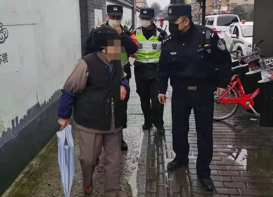 奔波在杭州江干社区的"和事佬"何文君