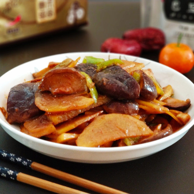 香菇土豆片,鲜香入味,酱香浓郁很下饭