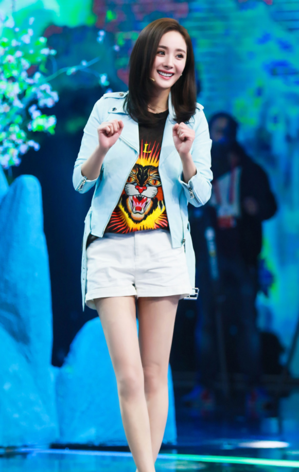 早期杨幂赵又廷合体上节目,杨幂身穿超短裤大秀美腿,好美