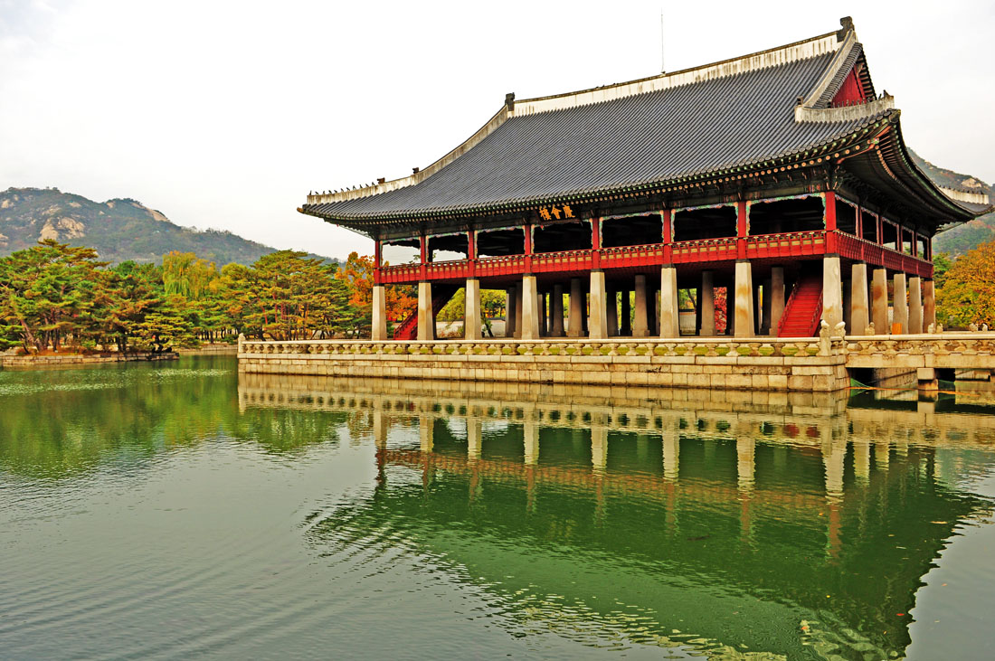 景福宫是一座拥有着悠久历史的古老建筑,去韩国旅游强烈推荐