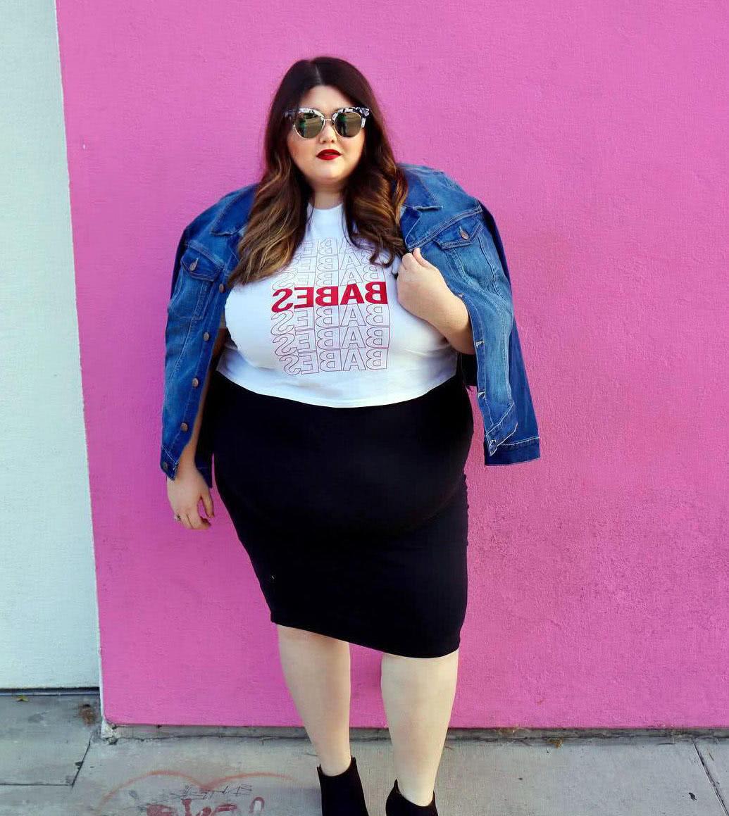 200斤胖妞,自信乐观,婚纱的造型特别的惹人怜爱!