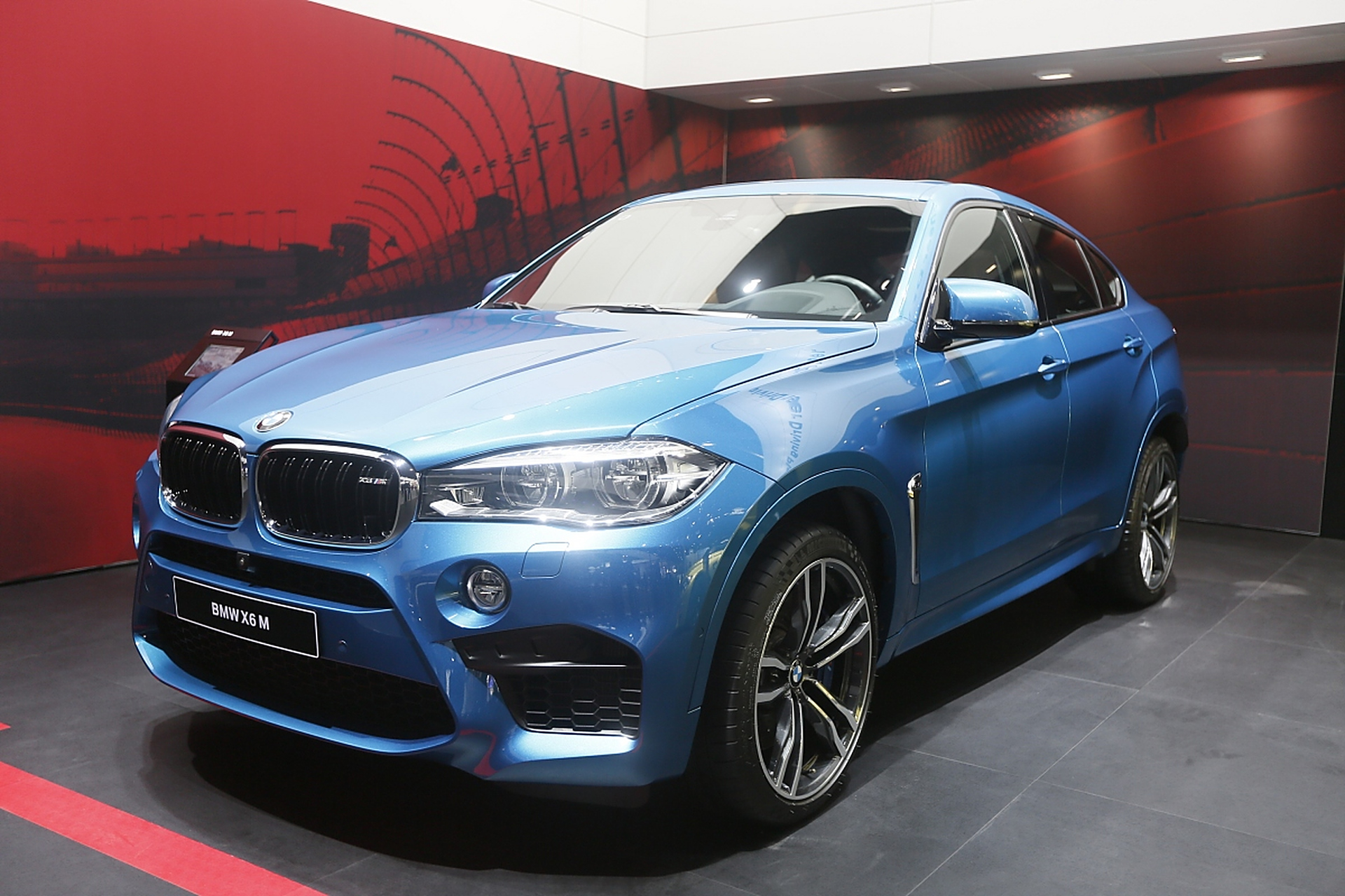 bmwix1是一款具有出色设计和驾驶性能的电动车,拥有数字化和智能化的