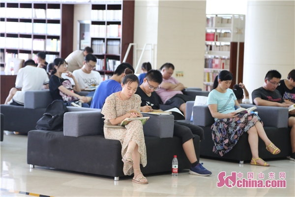 潍坊市图书馆迎"暑热" 再掀"悦"读新高潮
