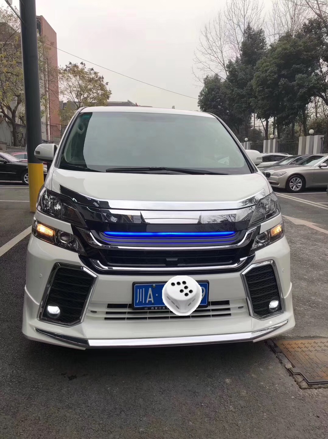 明星保姆车埃尔法改装新款vf包围